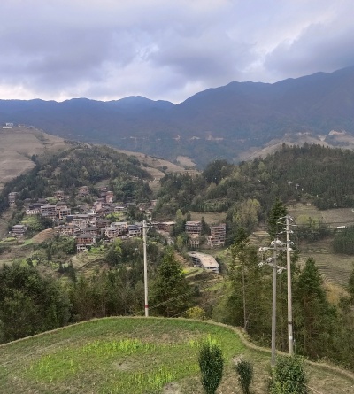 陽臺(tái)出現(xiàn)可見裂縫或者輕微下沉?xí)r重度加固需要針對(duì)性補(bǔ)